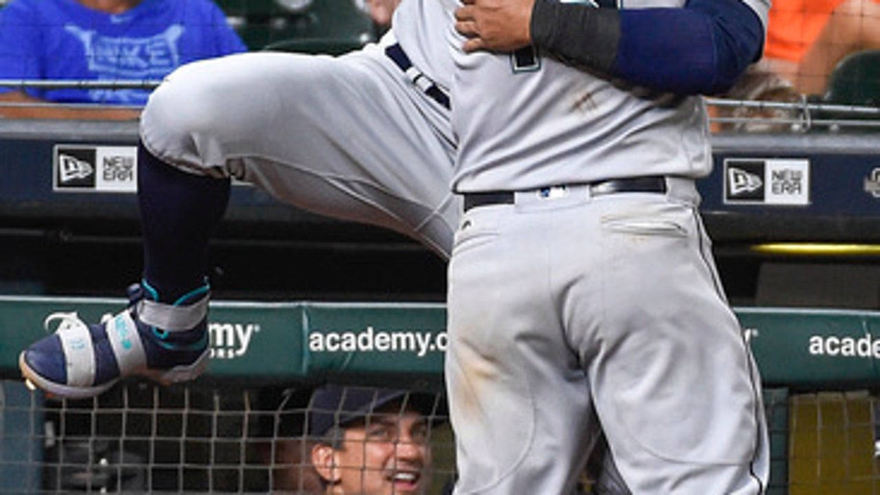 Seager's homer in 10th lifts Mariners over Astros 9-7 (Jul 17, 2017)